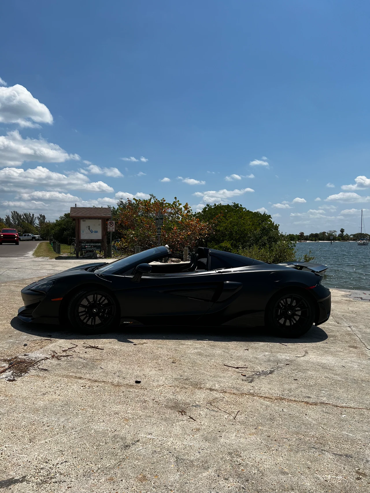 McLaren 600LT Spider reference photograph, view 3